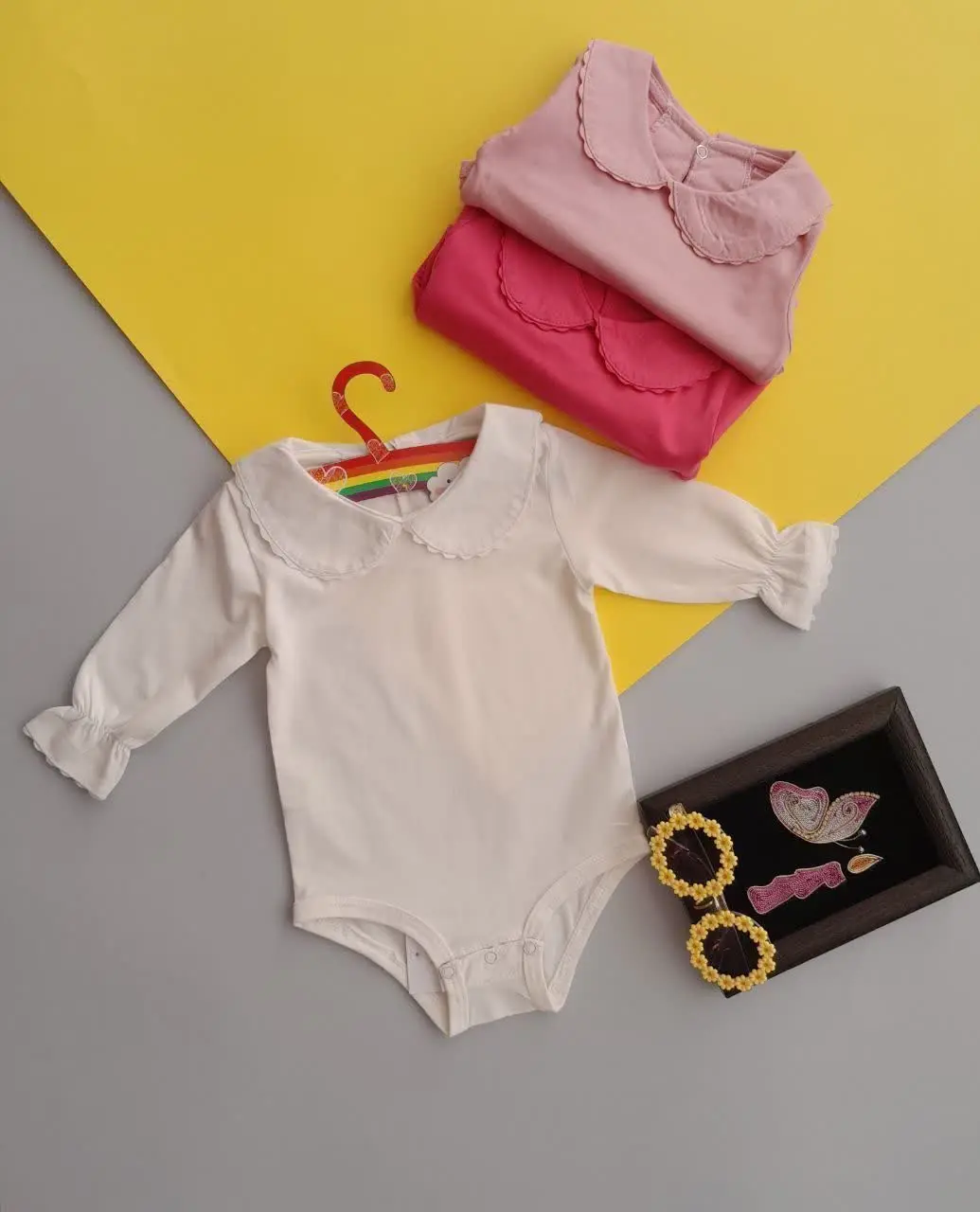 ایشونم بادی دخترونه هستند با یقه ب ب خوشگلشون و اون سرآستین عروسکی که دارن اومدن کانال مارو بترکونند 😍😍😄
