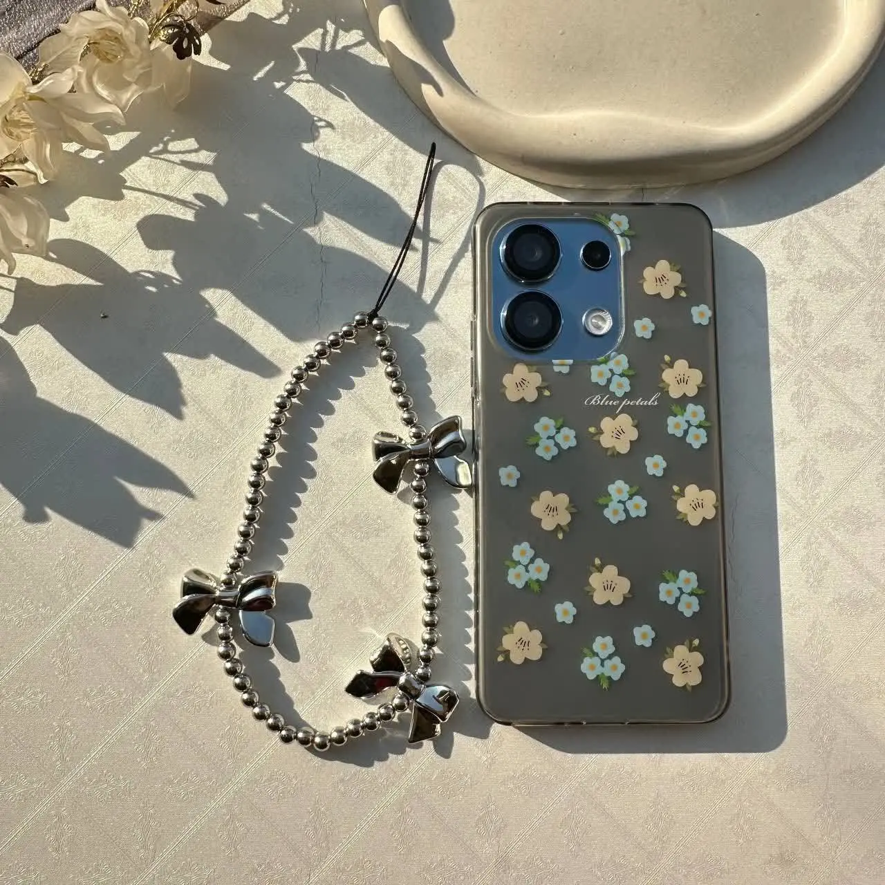 قاب گل ریز مات با آویز فوق العاده زیبا مخصوص انواع #سامسونگ #شیائومی و #آیفون 
