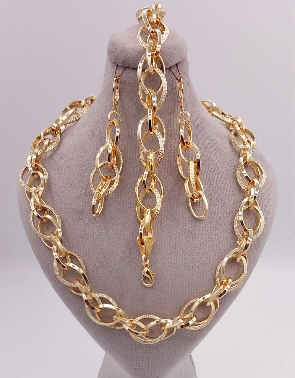 #سرویس حلقه‌ای طرح طلا جدید😍
