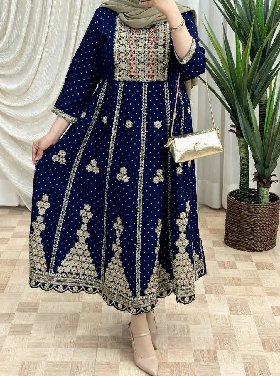 ▪️نام: پیراهن سوزندوزی حاشیه دلبری
