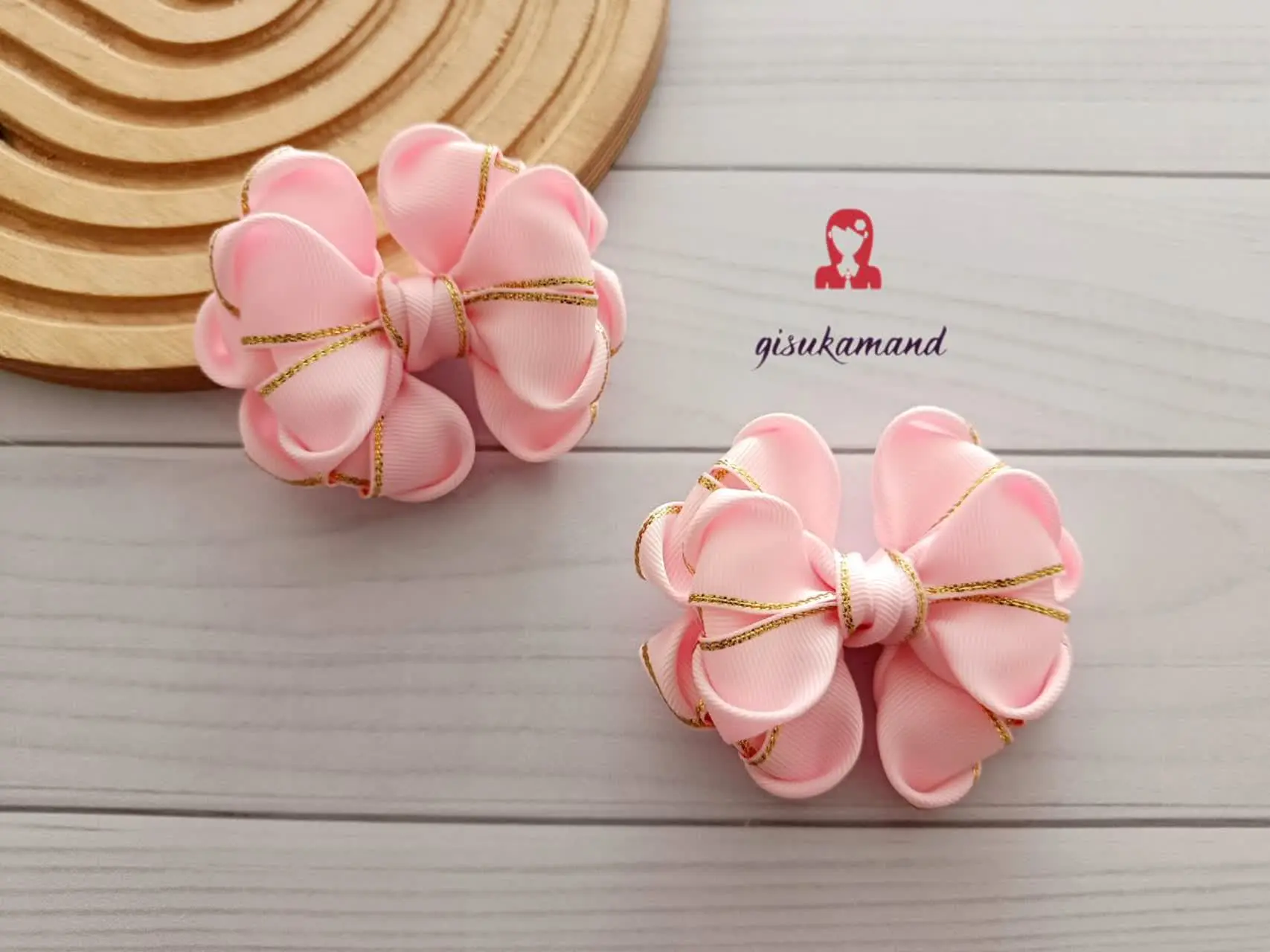 گلسر پفکی تمام لب زری صورتی😍