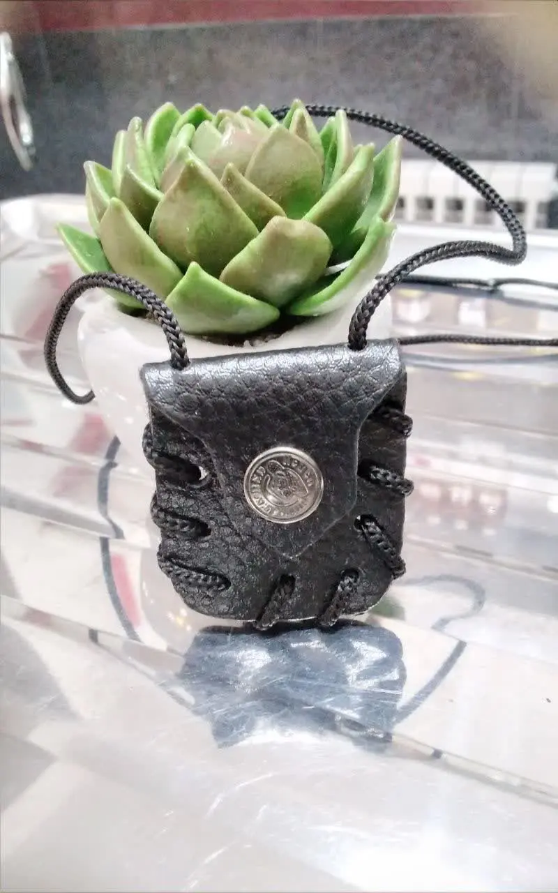 حرزامام جواد در دو نوع بازوبند و گردنبند موجوده. 
