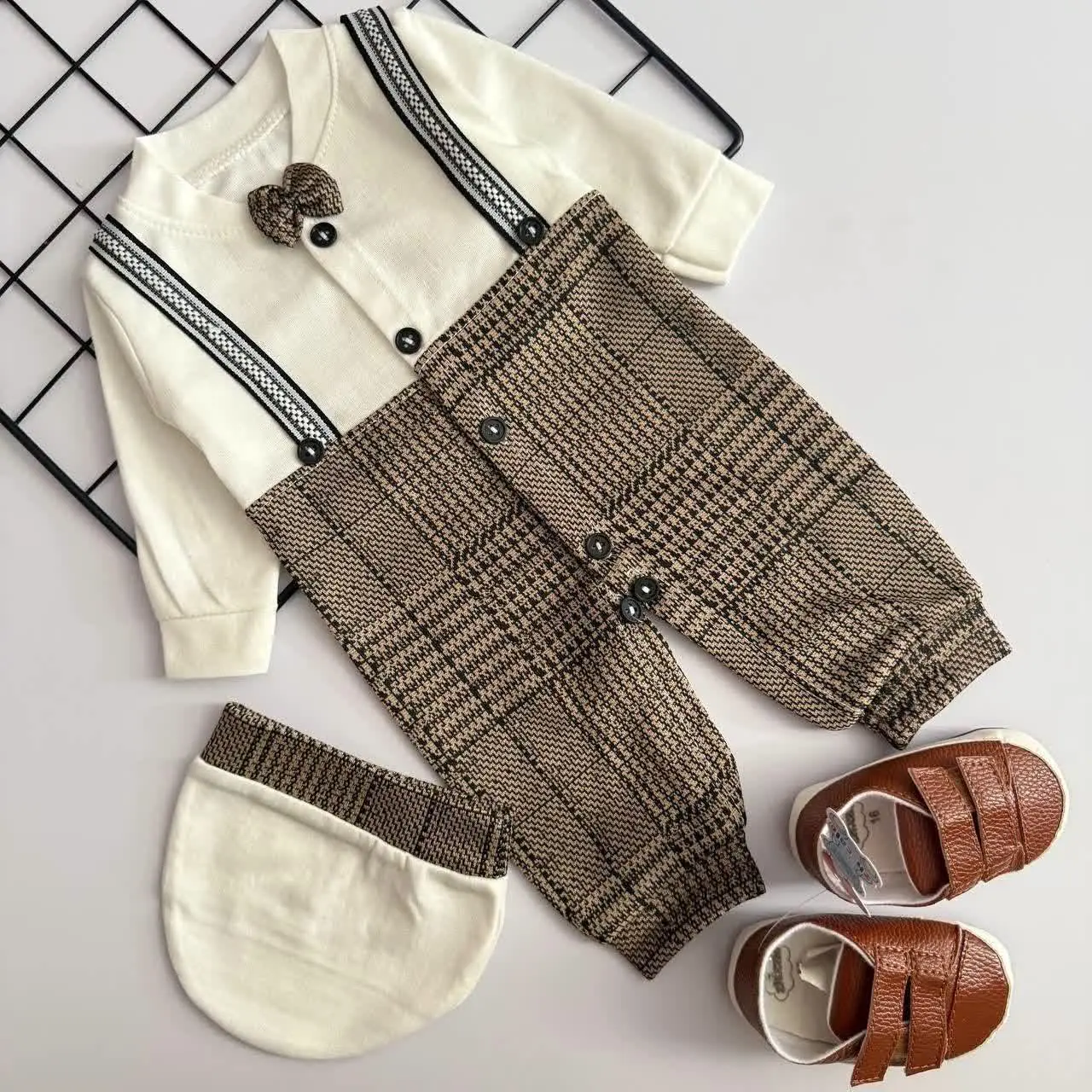 سرهمی و کلاه دو ساس پلی است...