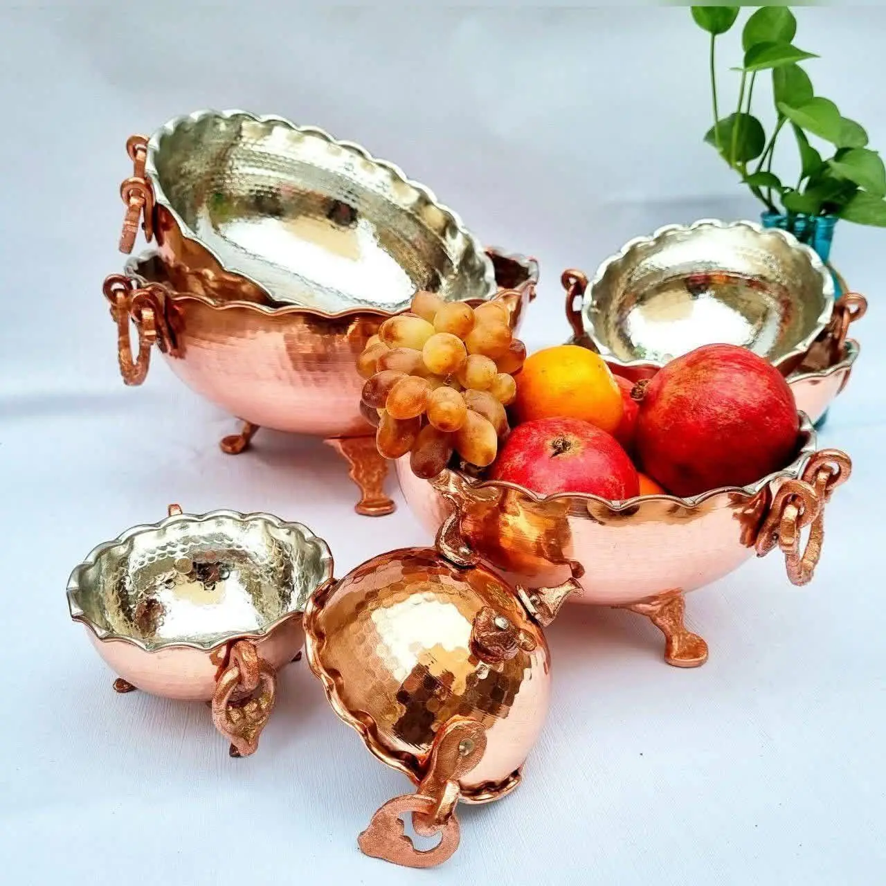 جام‌های پایه کوتاه ودسته دار مناسب پذیرایی و سرو غذا
