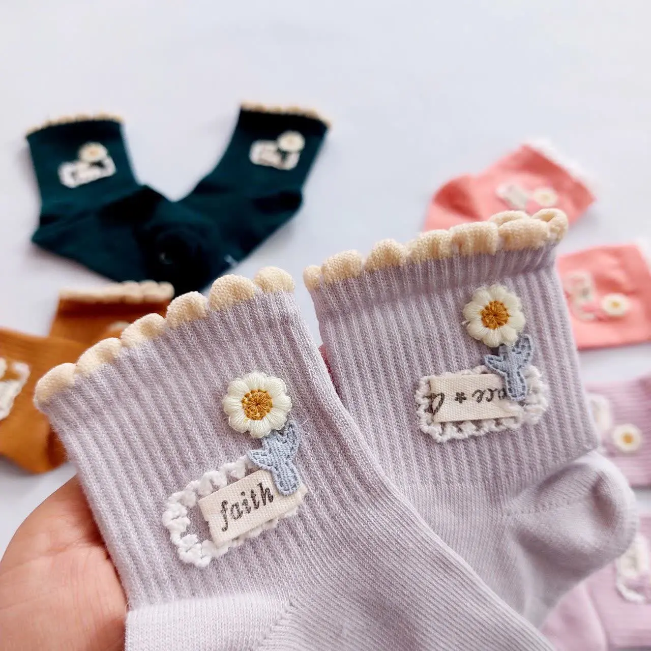 جوراب نیم ساق گل برجسته 😍
