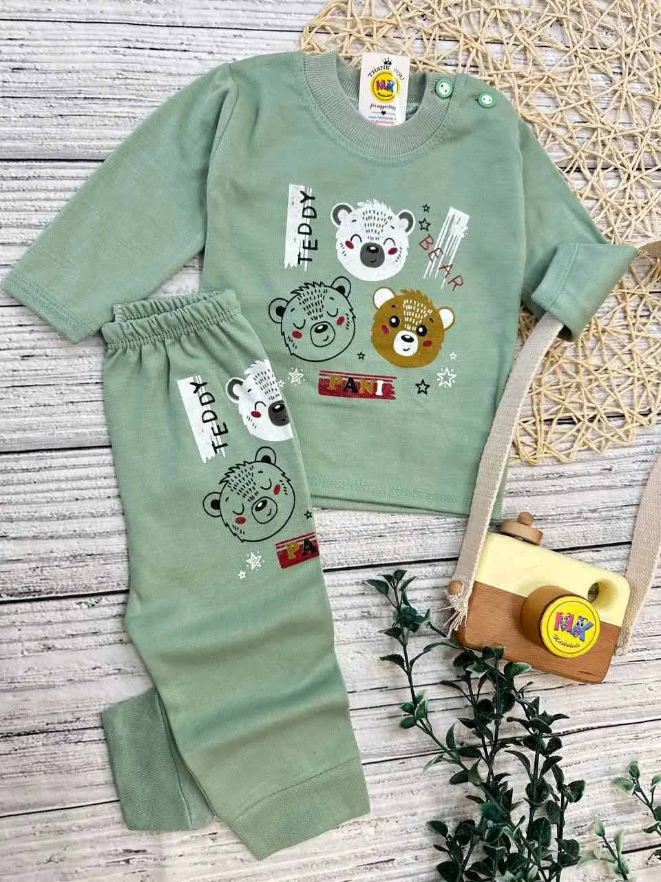 بلوز شلوار طرح سه تدی رنگی رنگی سبز سدری نوزادی و کودک کد ۱۷۳۰۲۰ 
