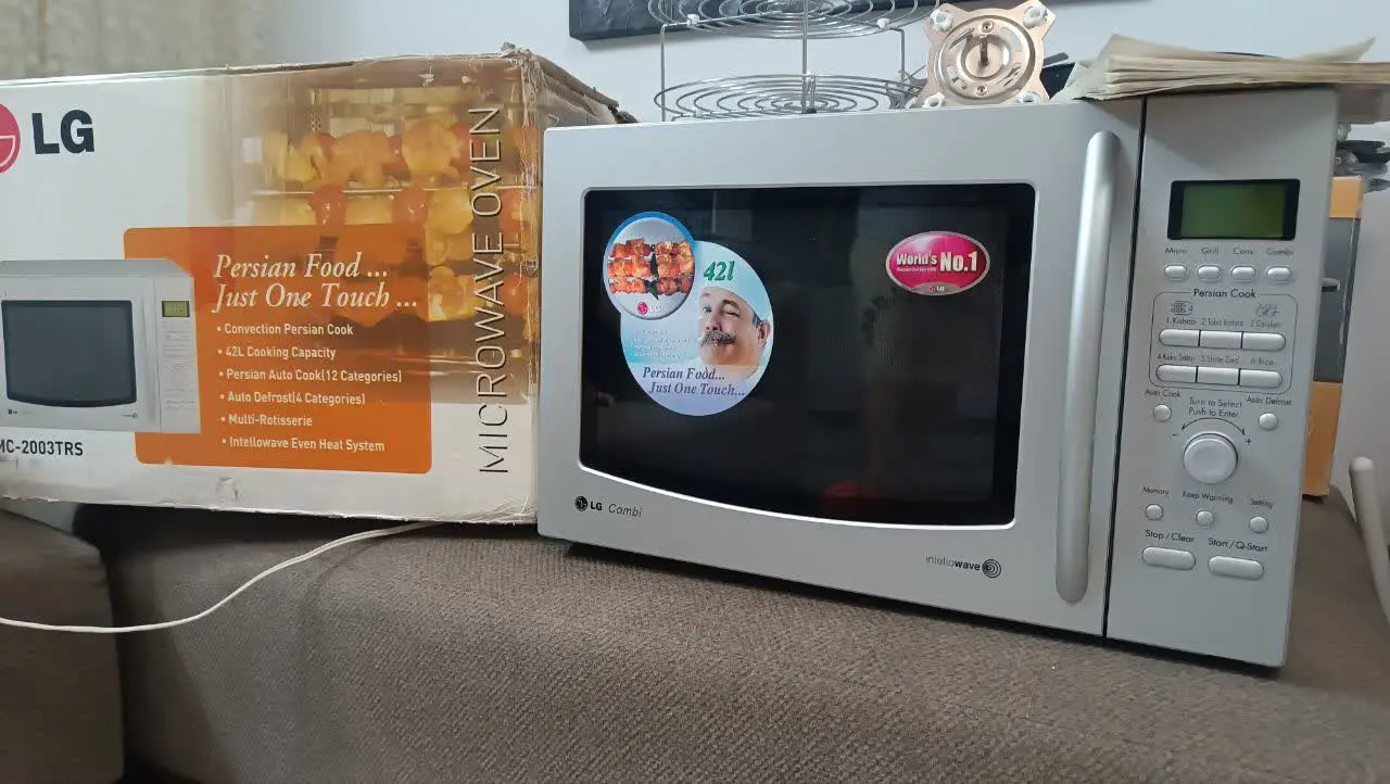 دفترچه راهنما و کارتون و کت...