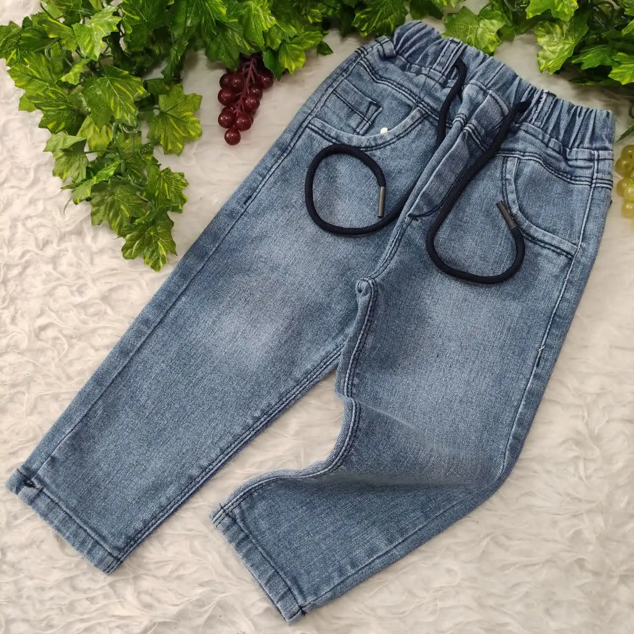 شلوار جین مام فیت آبی دخترانه و پسرانه
