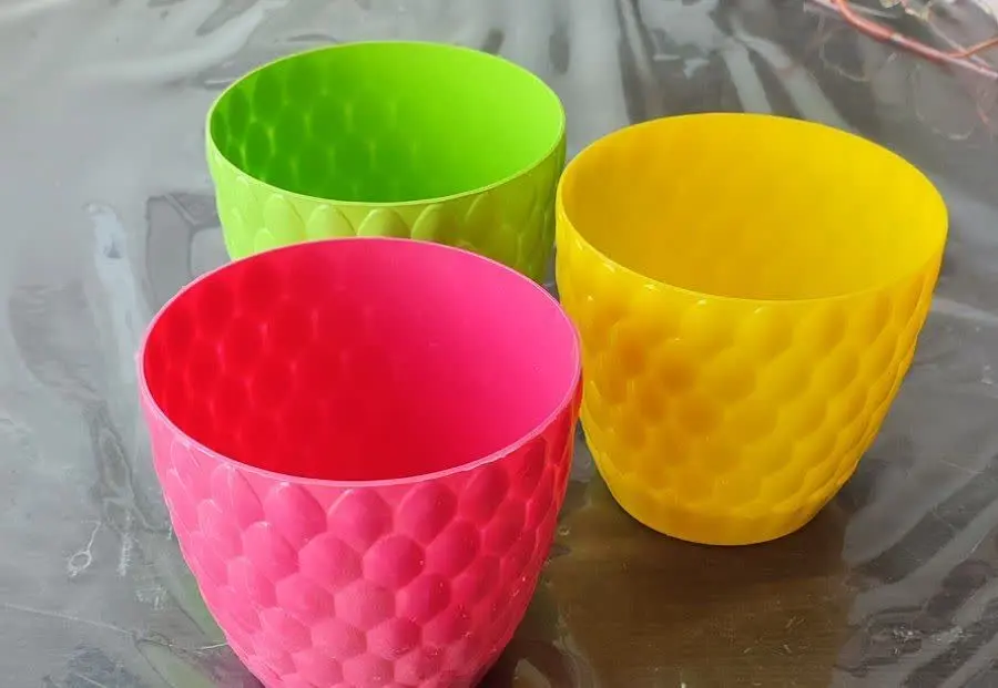 گلدان پلاستیکی در چند رنگ
