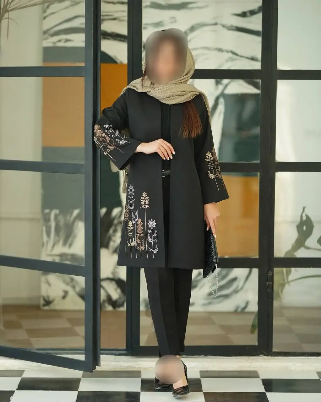 نام: مانتو گلدوزی هاله
