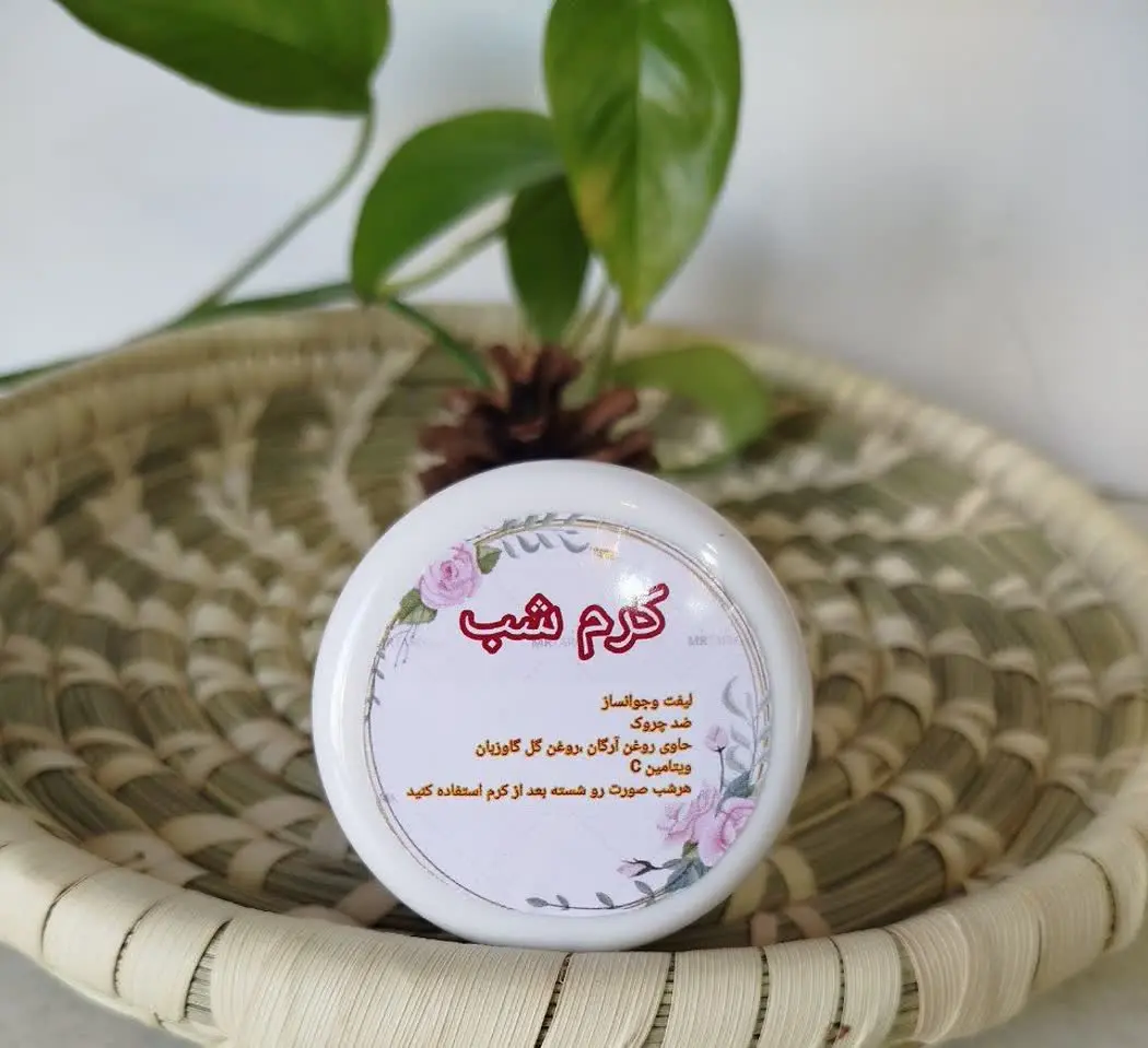 سپس کرم را به صورت خود ماسا...