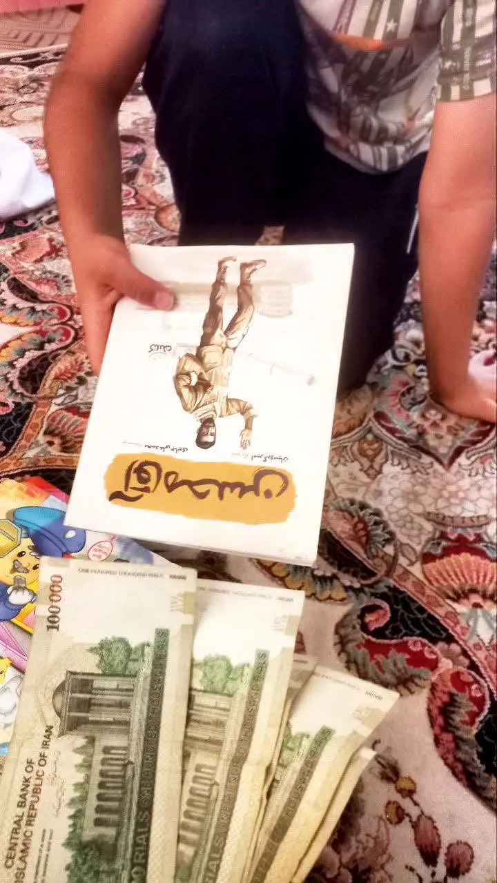 تو خونه یه تزای میدم
