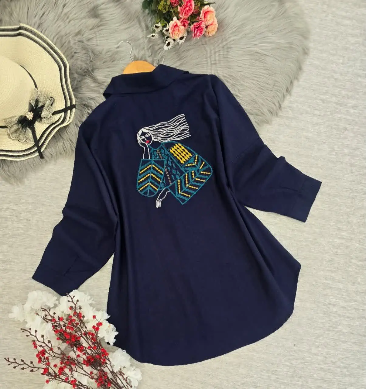 نام: شومیز مانتویی پشت گلدوزی 
