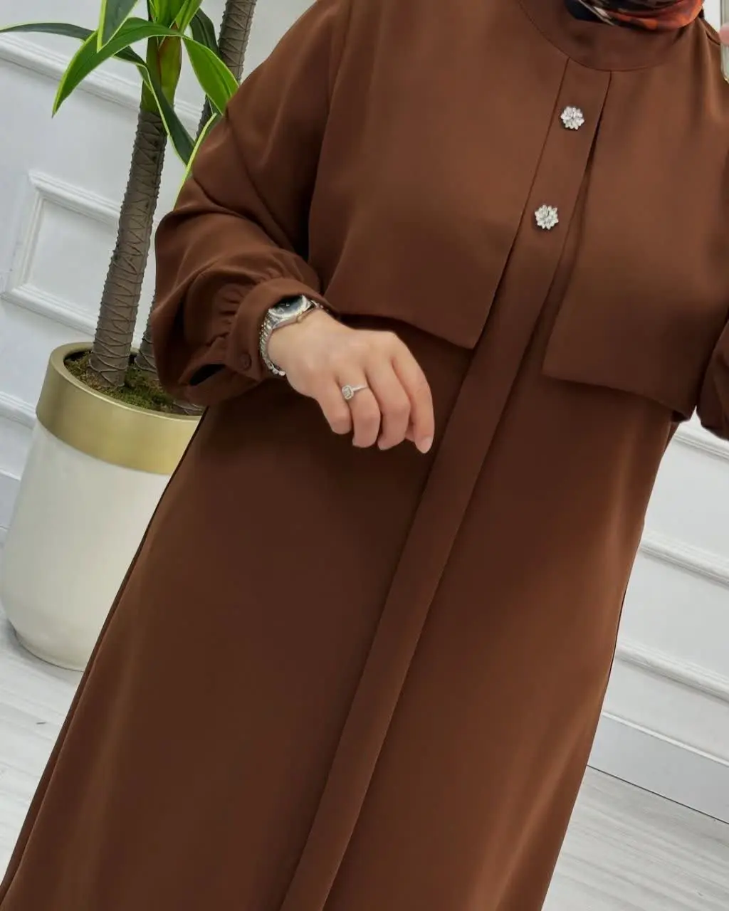 اگه دنبال یه مانتو هستی که هم وقار داشته باشه، هم جذاب و خوش‌دوخت باشه، این مدل دقیقا همونه! 💙
