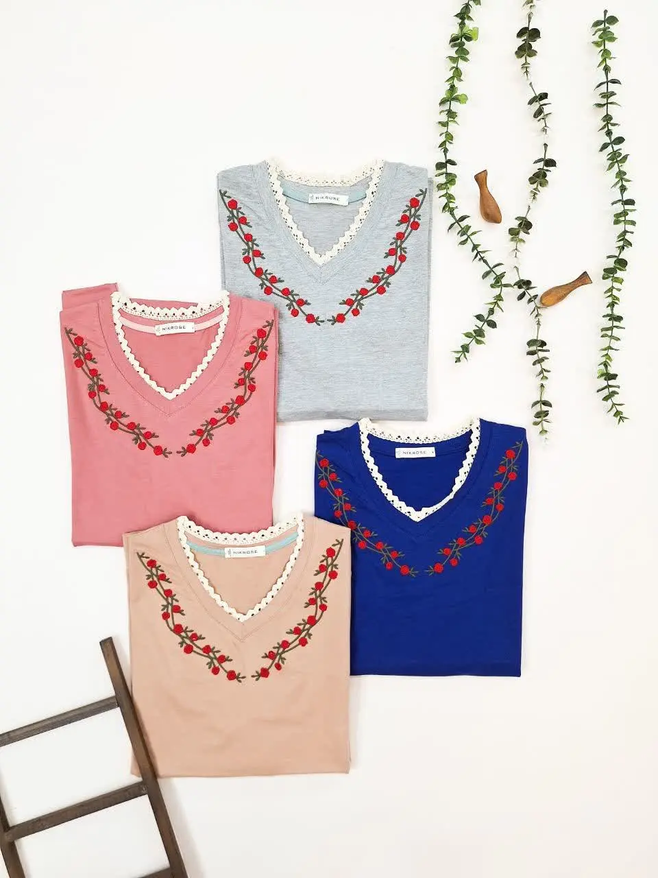 . تیشرت یقه هفت گیپور دار
