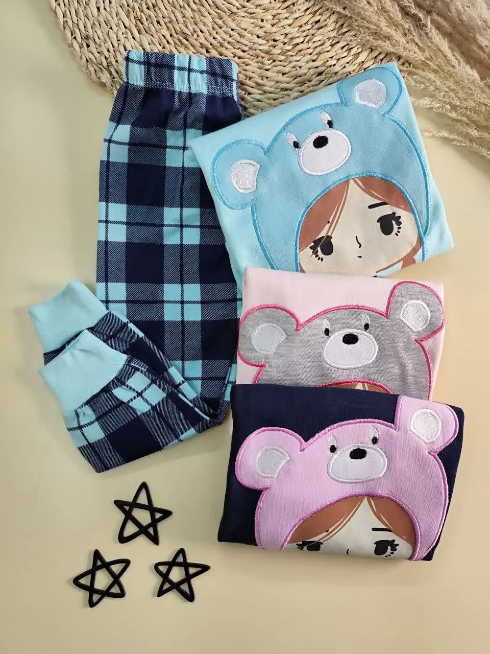 بلوز شلوار دختر کلاه منگوله‌ای 
