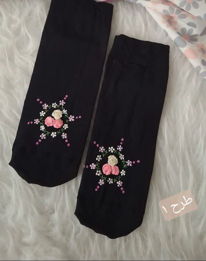 جوراب زنانه روباندوزی  و نق...