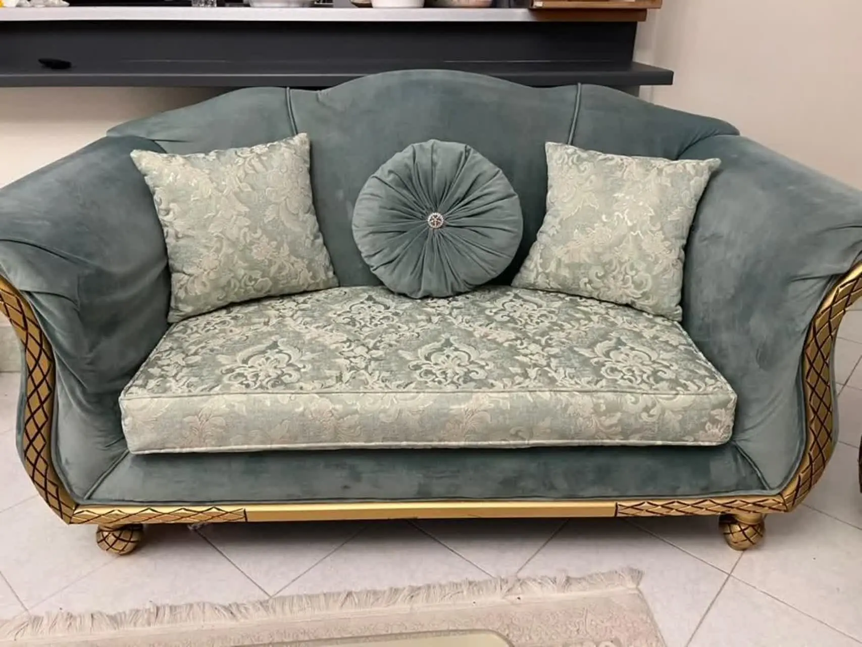 مبل هفت نفره وناهار خوری شش نفره 
