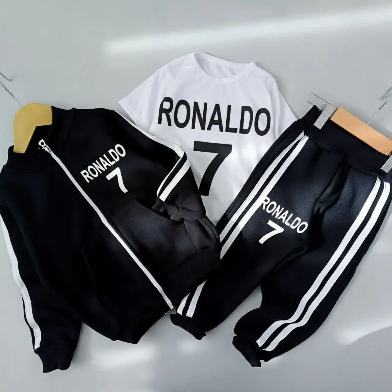 👗یه سه تیکه‌ی جذاب و کاملا اقت. صادی عاشقای رونالدو بدویید تا تموم نشده 😋✌️🍉
