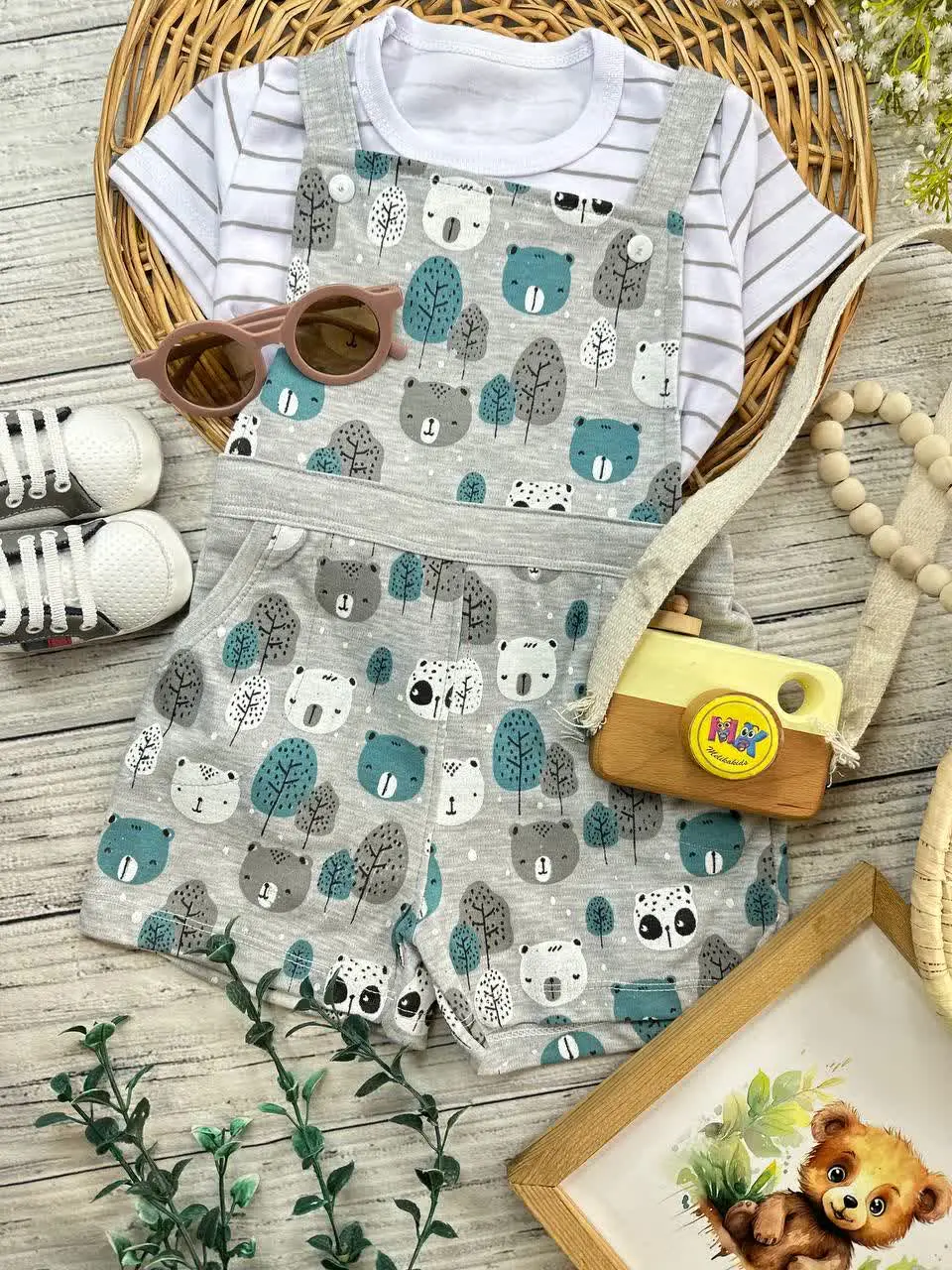 رامپر دوتکه پیشبندی طرح خرس سبز زمینه طوسی نوزادی و کودک کد ۱۸۰۳۳ 
