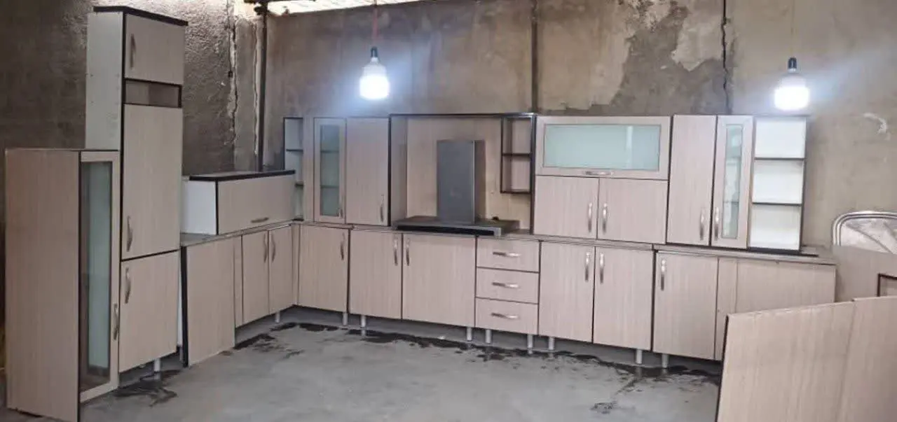 کابینت ام دی اف تمیز سالم بدون هیچ گونه عیب ونقص با سینک هود
