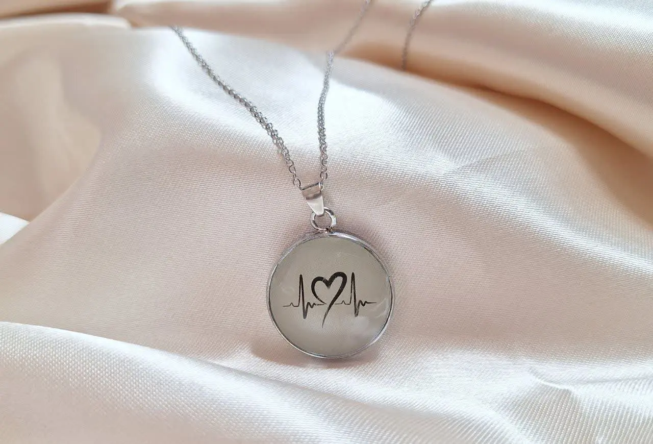 گردنبند طرح قلب؛ 
