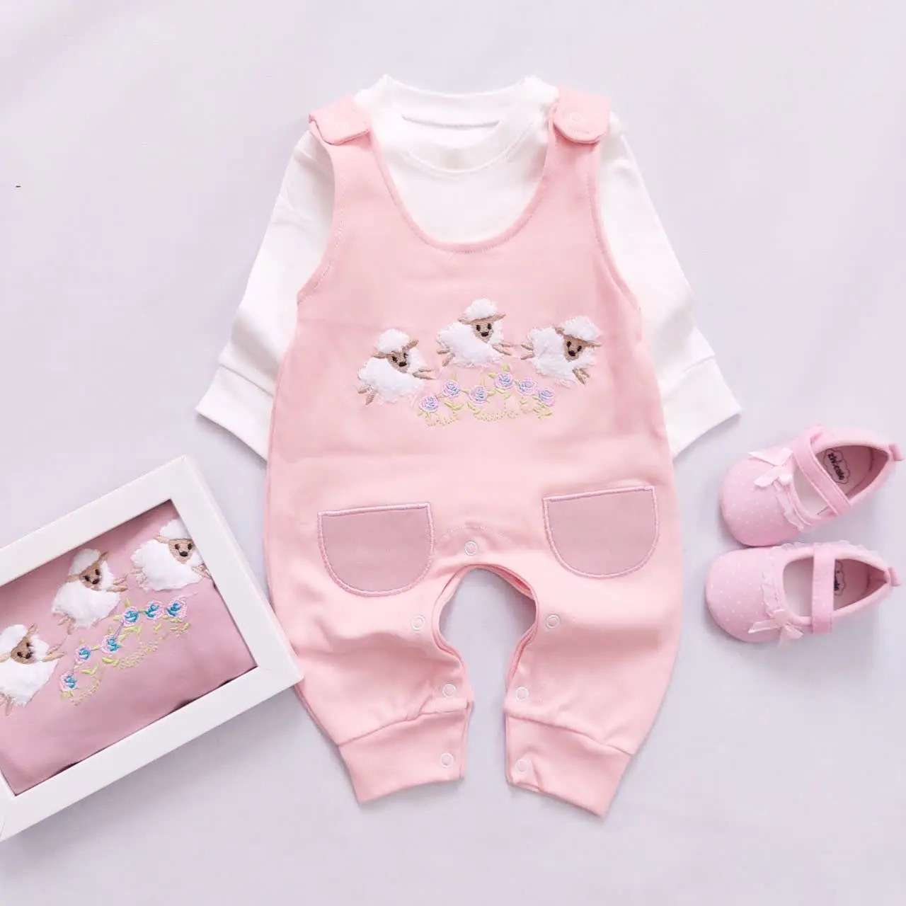 دو تیکه پیشبندی ببعی و گل🐑🌺
