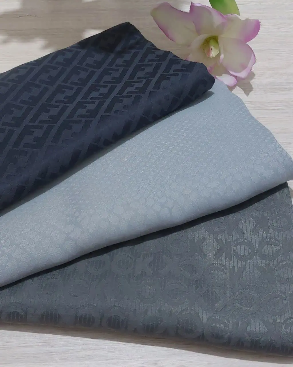 🟣روسری ژاکارد نخ دورو🌸 طیف طوسی (مقداری تفاوت رنگ درنظر بگیرید) 
