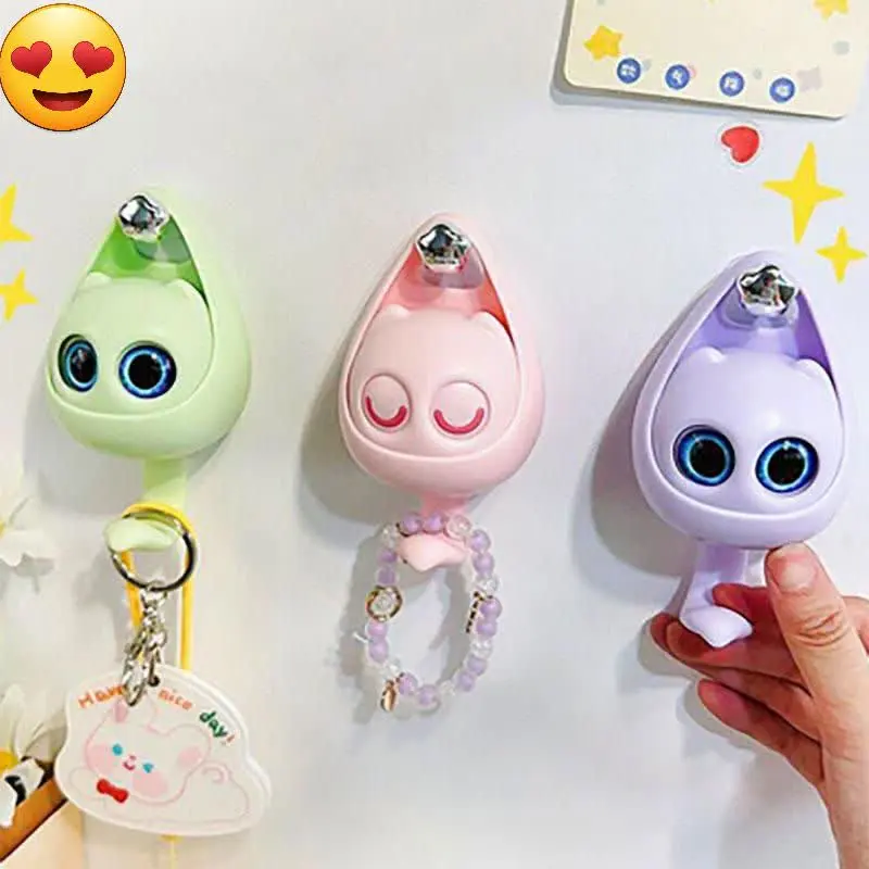 اگر به دنبال هدیه‌ای هستید که هم زیبا و هم کاربردی باشد، جا کلیدی جغد گزینه‌ای بی‌نظیر است.