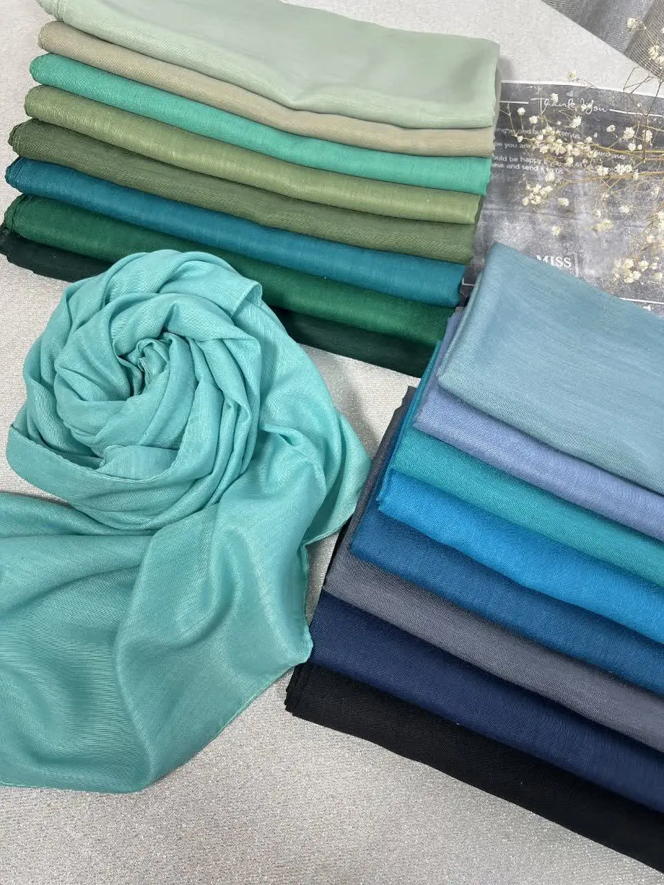 📌 روسری نخی تک‌رنگ – قواره ۱۲۰
