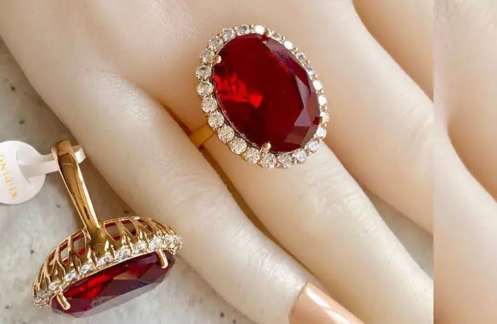 #انگشتر لاکچری با نگین قرمز، برند ژوپینگ
