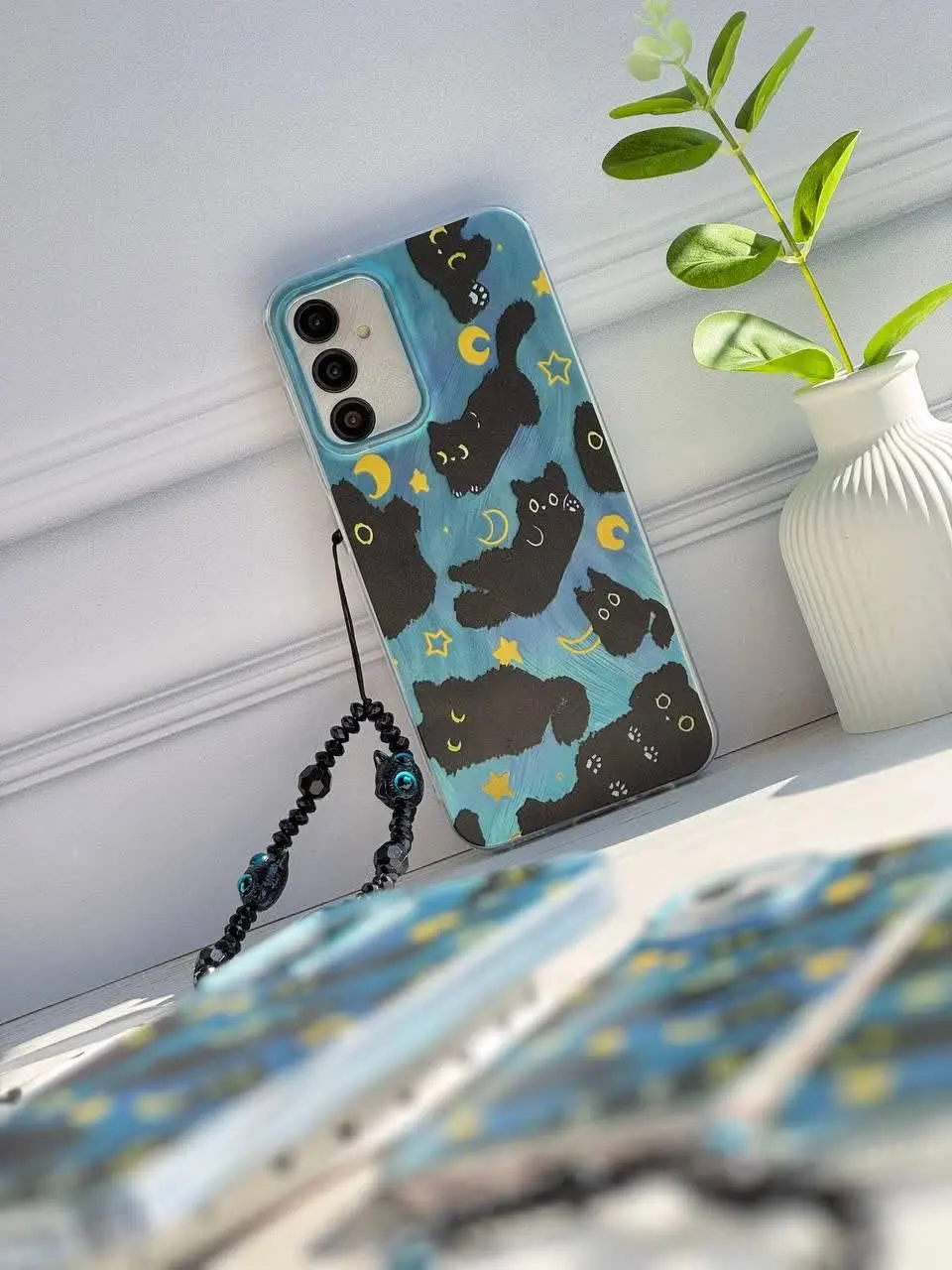 قاب پیشی در شب یک قاب رویایی با آویز ست فوق العاده زیبا مخصوص انواع #سامسونگ #شیائومی و #آیفون 
