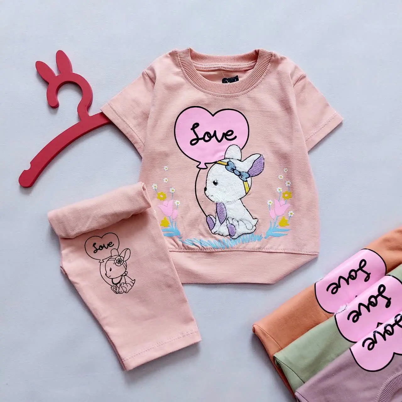 تیشرت شلوارک خرگوش و بادکنک😍
