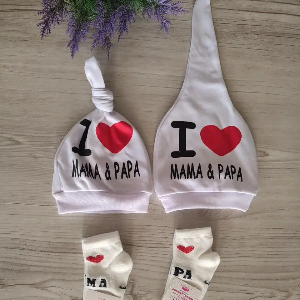 کلاه و جوراب لاو 
