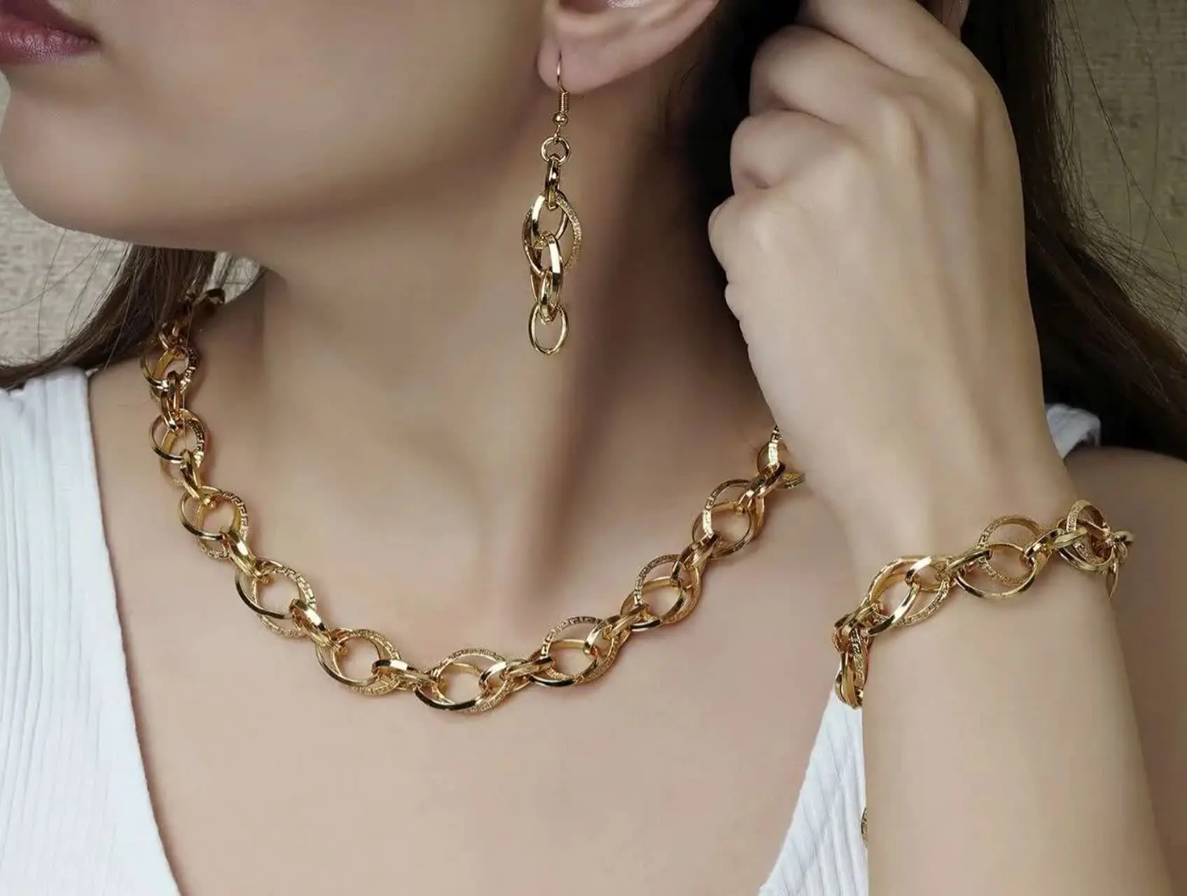 نمای زیباشون روی گردن محشره...