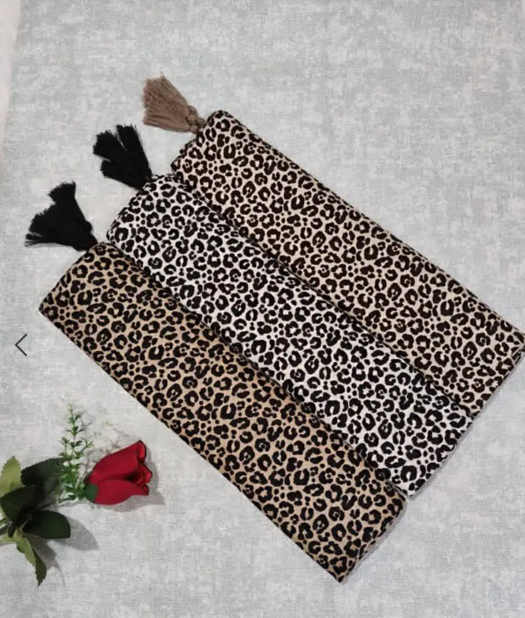 شال پلنگی نخی منگوله دار
