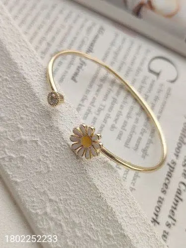 دستبند دخترانه بابونه ۱۸۰۲۲۵۲۲۳۳
