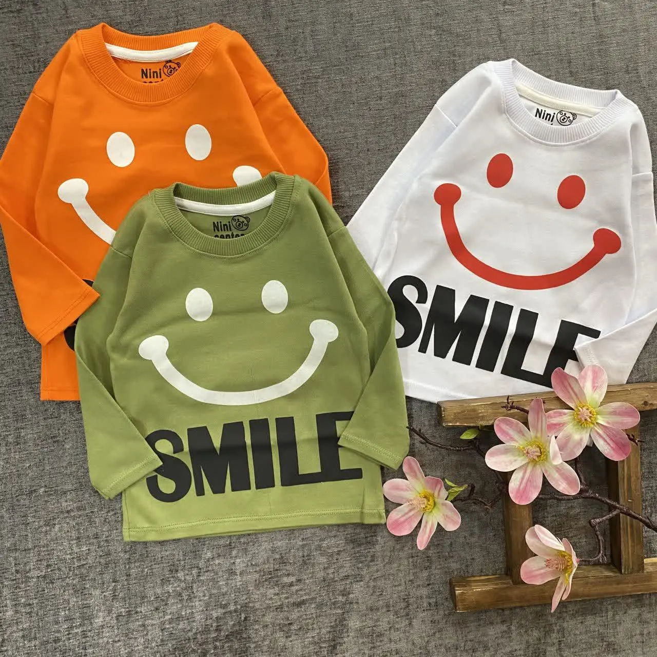 بلوز تک لبخند🙂
