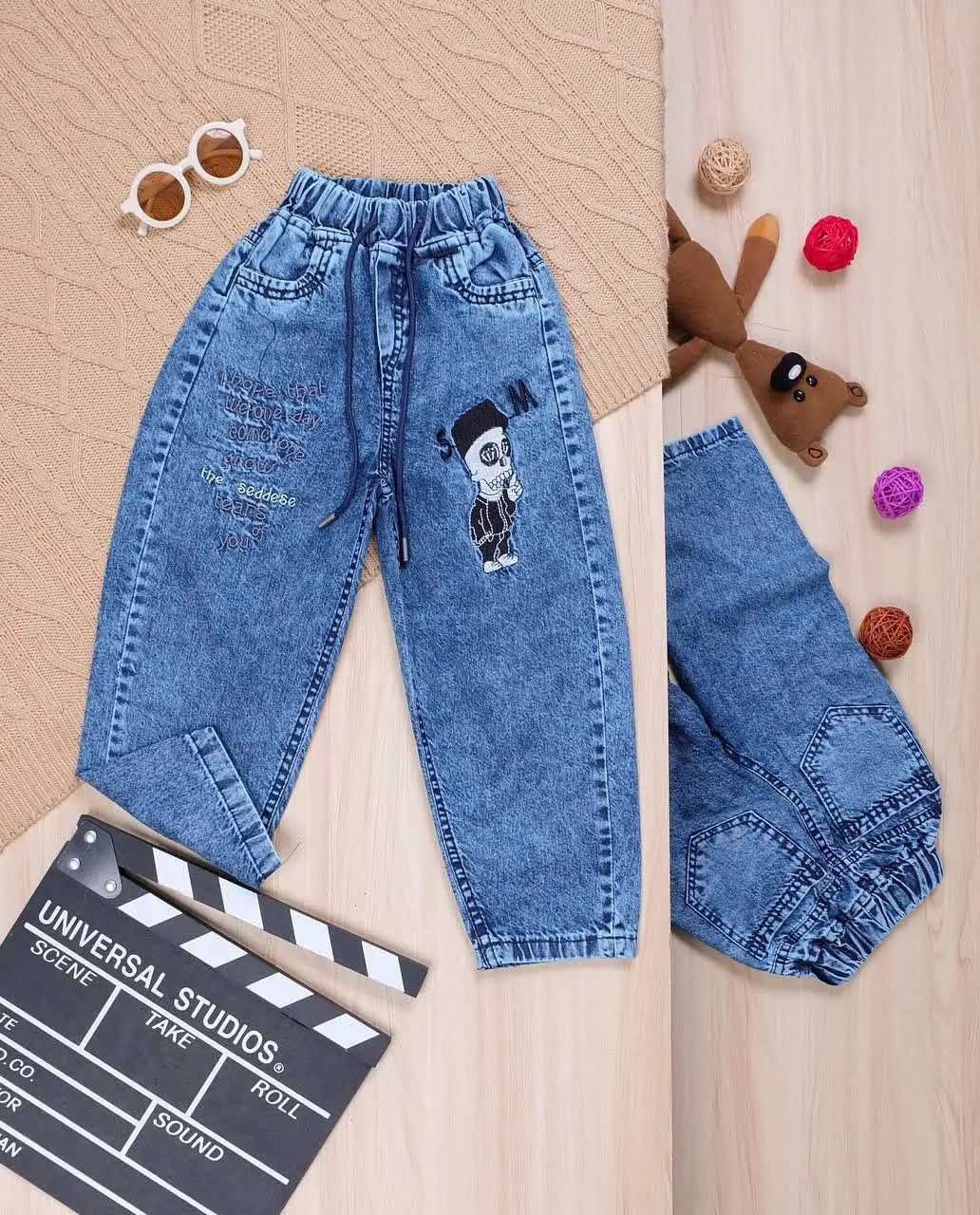 👫شلوار جین آبی مام فیت گلدوزی سمپسون SM👫
