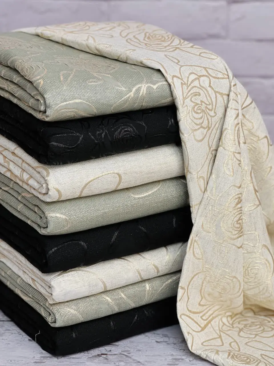 ❣مشخصات: ژاکارد طرحدار زربافت🤩
