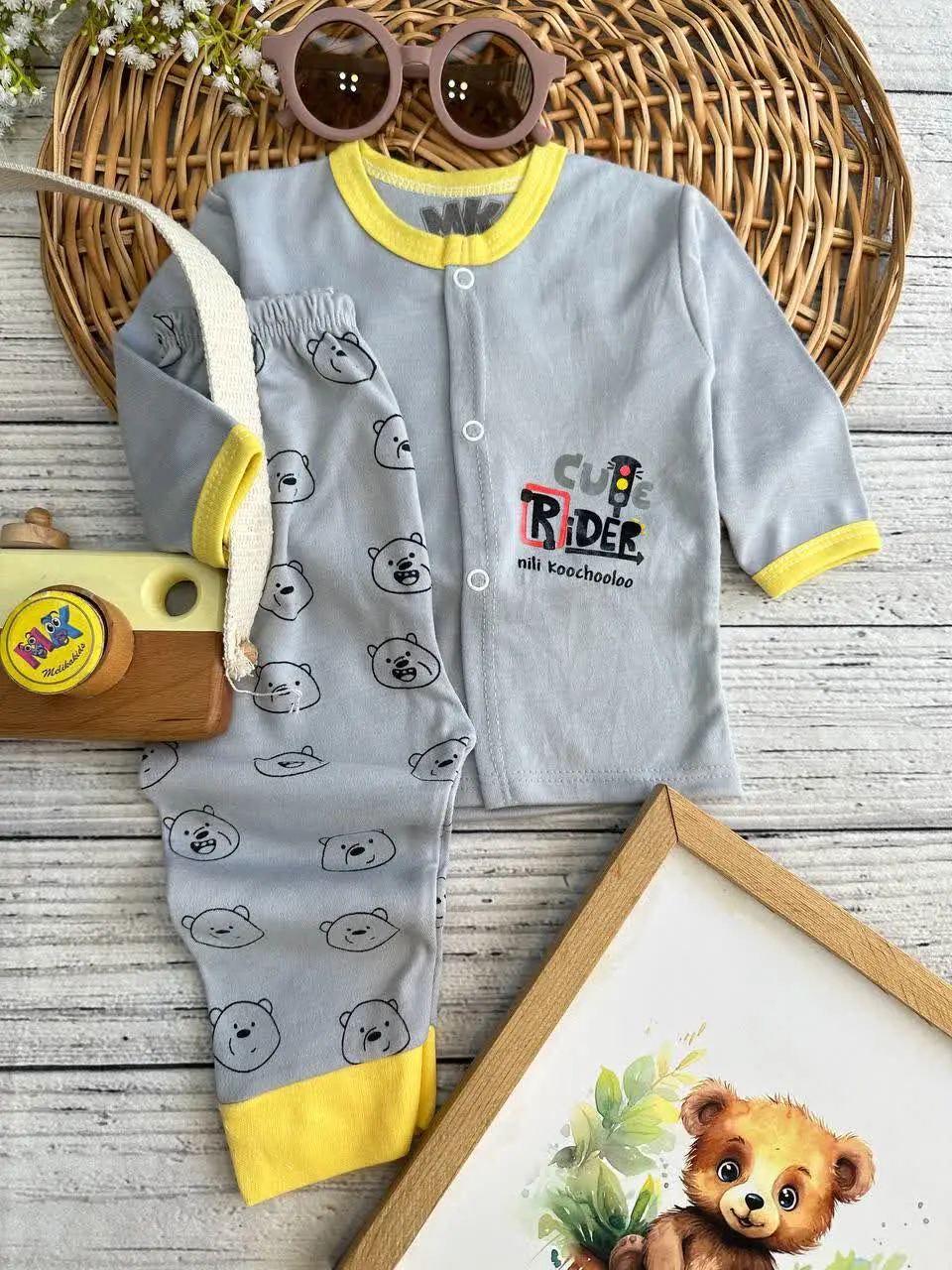 بلوز جلودکمه و شلوار طرح خرس و چراغ راهنما طوسی نوزادی و کودک کد ۱۷۳۲۰۵ 
