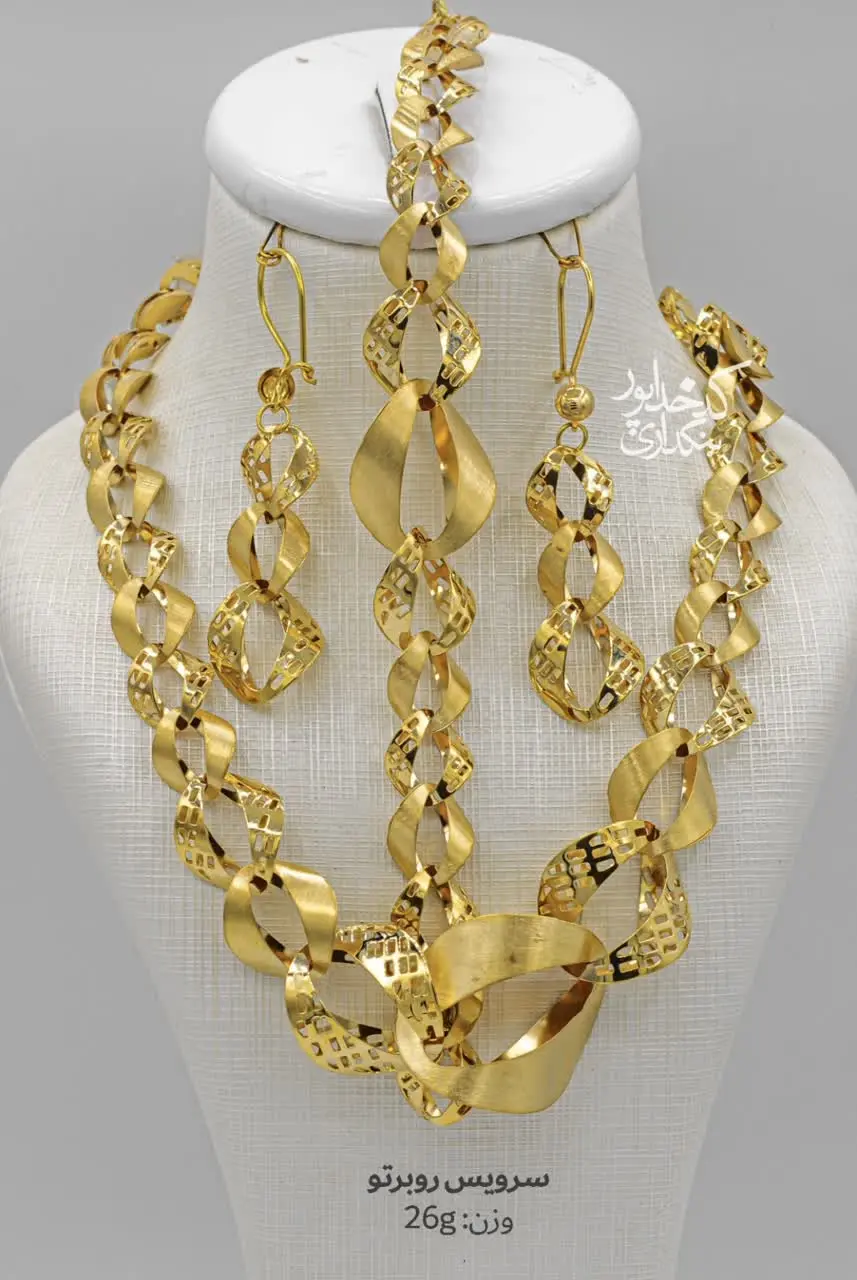 می‌دونستی وقتی میری طلا فروشی و طلا تو از مغازه دار می‌خری باید در کنار اجرتی که میدی 
