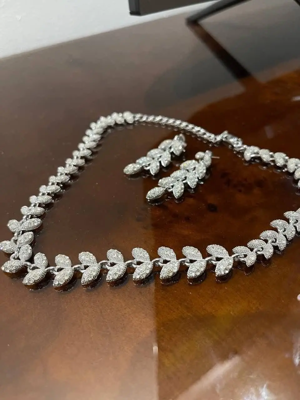 # سرویس جواهری نگیندار
