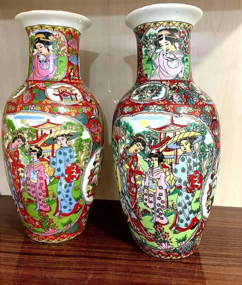 یک جفت گلدان مرغی 
