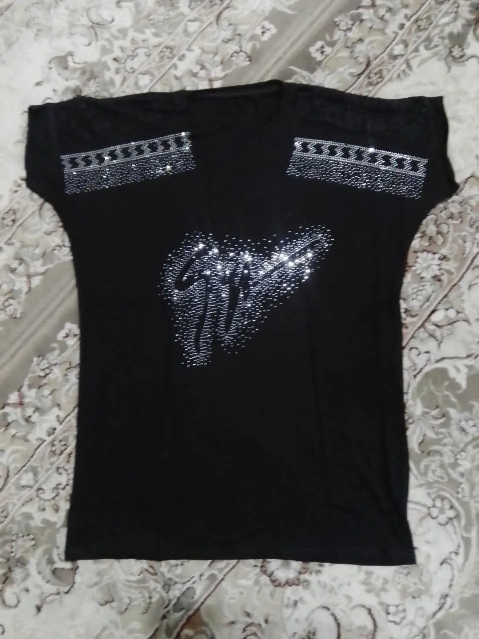 تی شرت زنانه مشکی نگین دار
