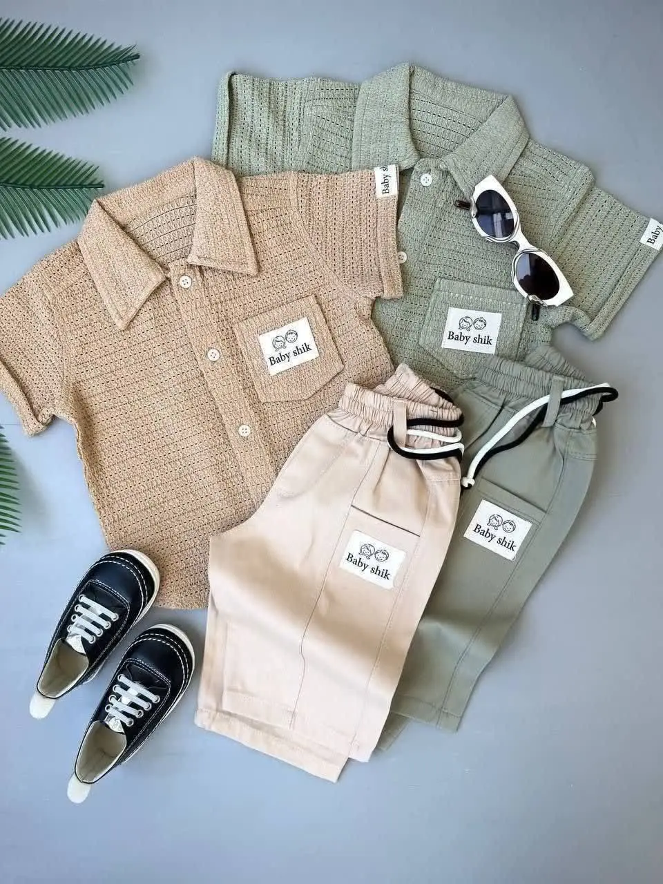 تیشرت یقه داره جلو دکمه تازززه پایینشم برش هلالی خورده😎❤️
