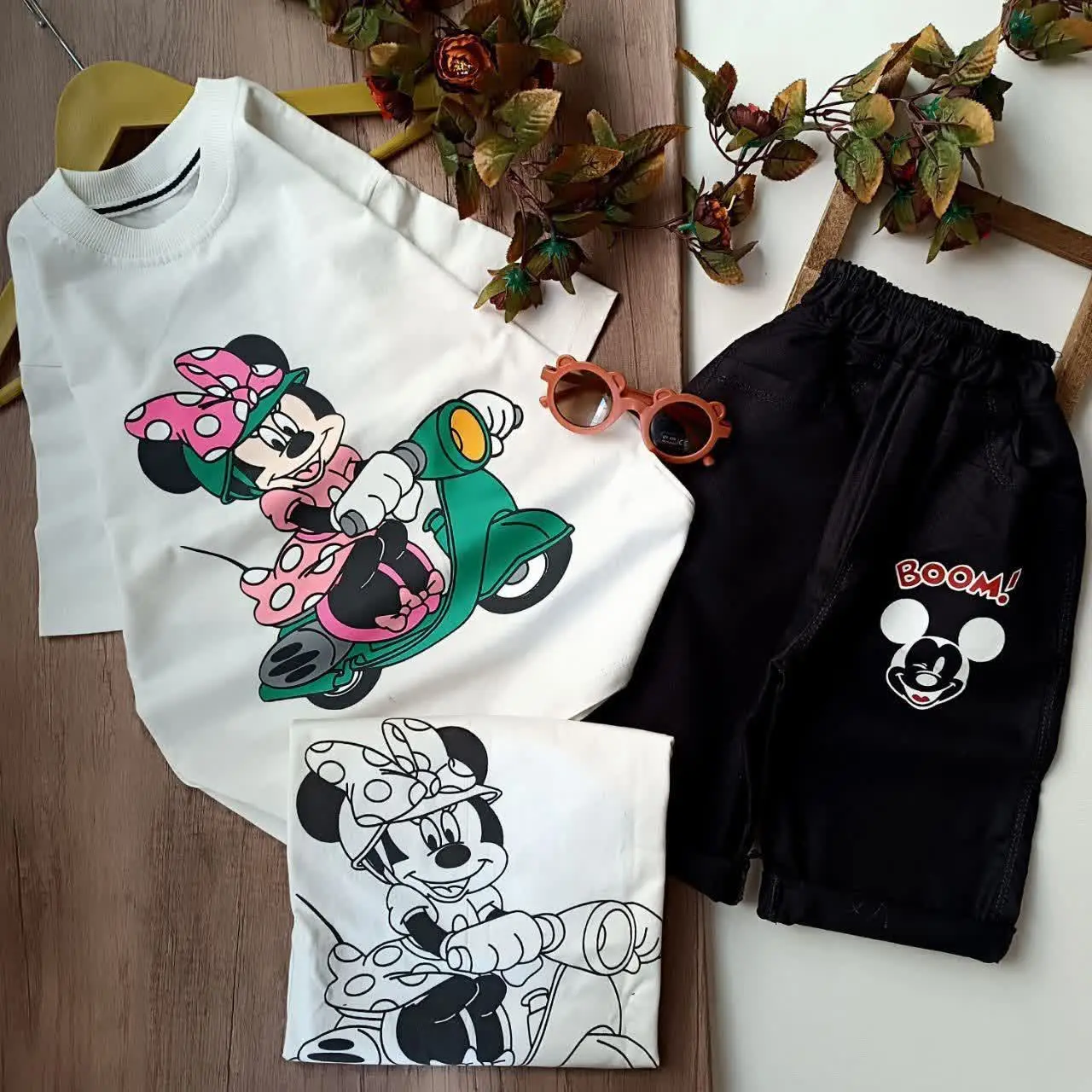 عشقای میکی موس دستا بالا😉
