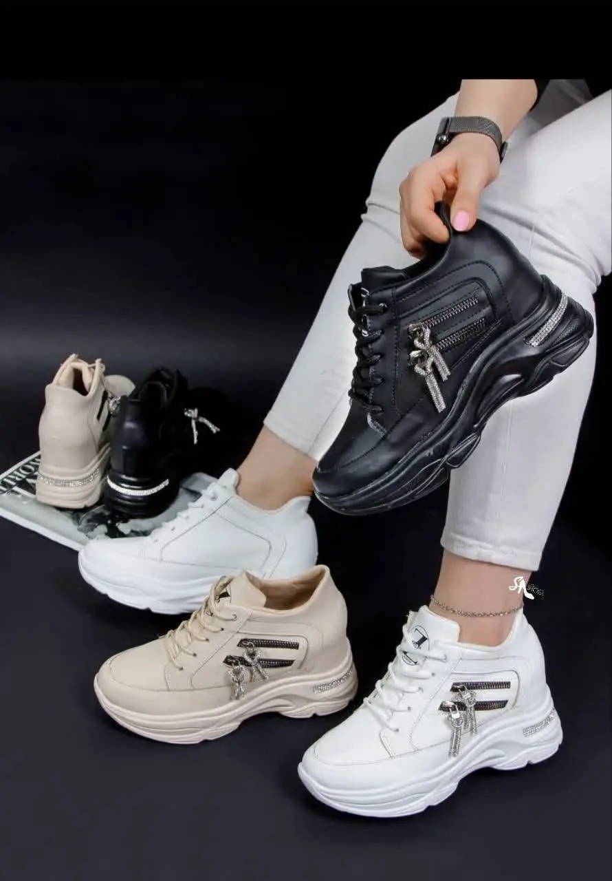 این مدل از کالکشن جدید عید، فوق‌العاده راحت و خوش پا هست. مناسب برای پیاده‌روی طولانی و روزهای شاد عید. 🎉
