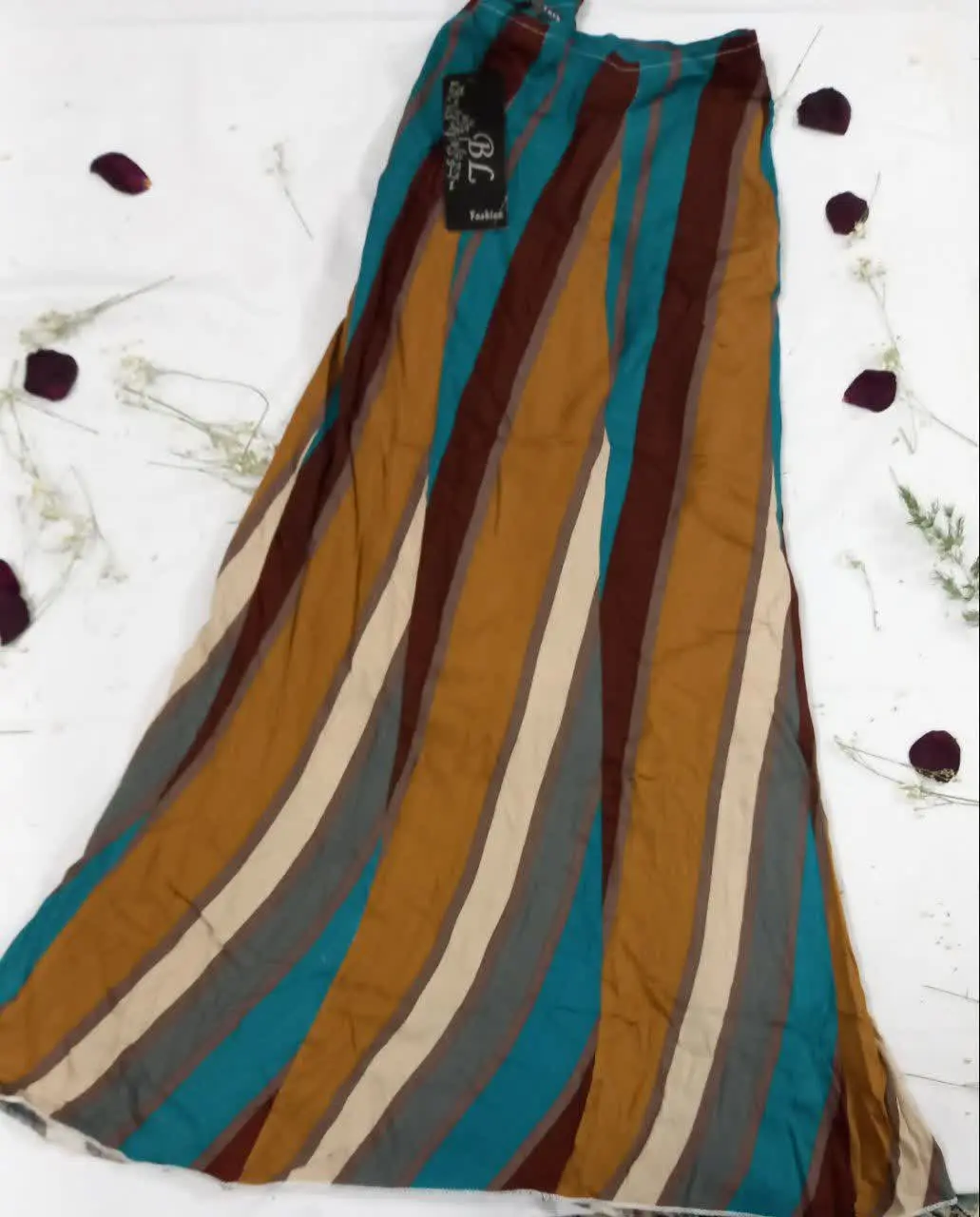 دامن‌های زنانه در طرح‌های مختلف 
