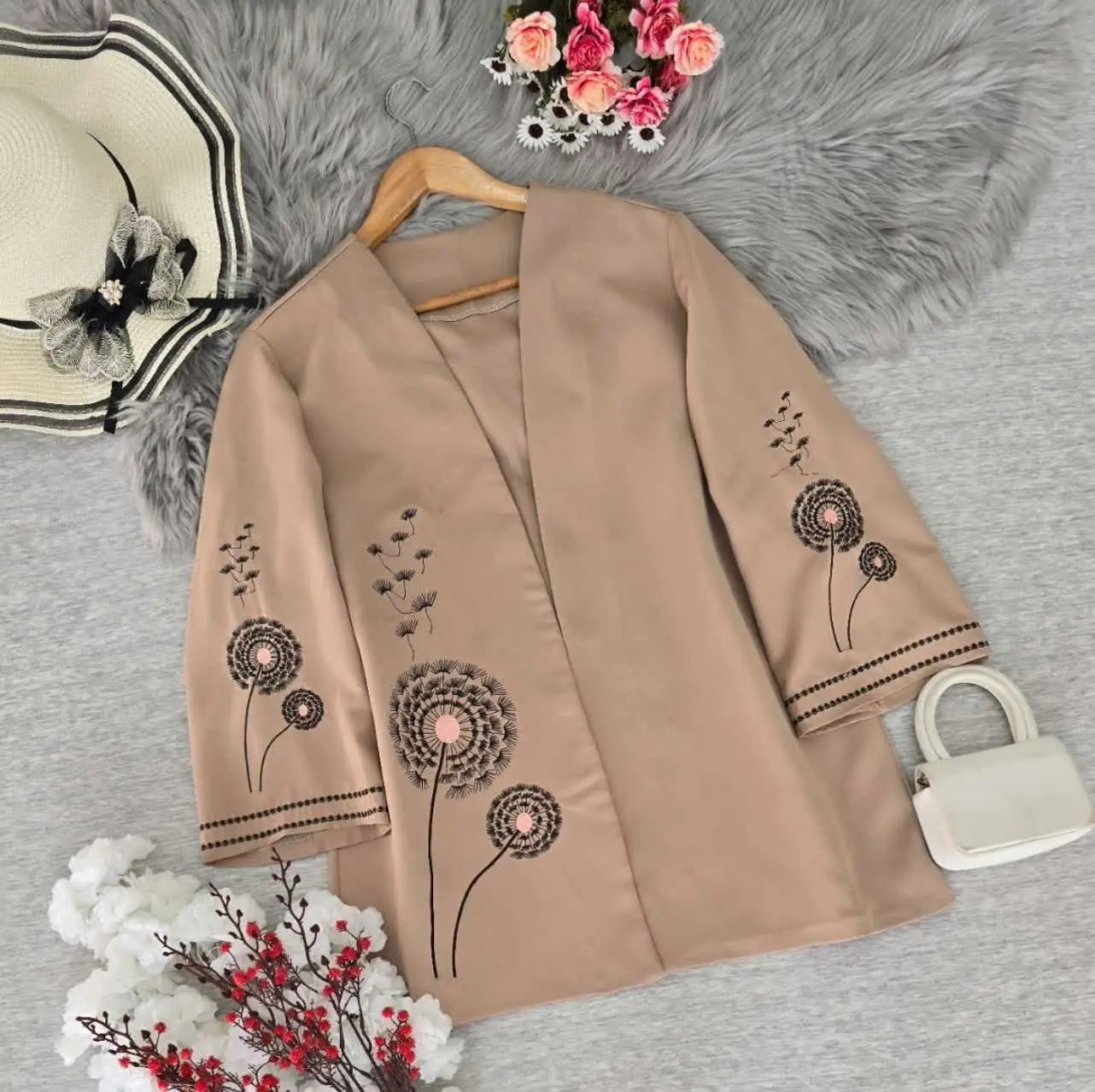 نام: مانتو گلدوزی شاپرک 
